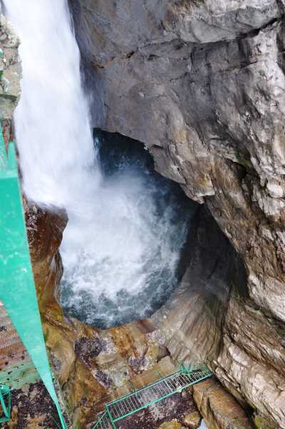 Samandere Şelalesi Tabiat Anıtı
